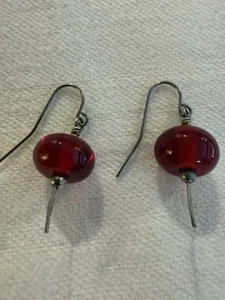 BEAUTIFUL RED GLASS BEADED DANGLE EARRINGS WITH FRENCH HOOK BACKS - Picture 1 of 8