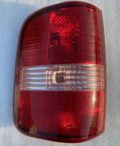 06-08 Lincoln Mark LT OUTER CORNER QTR MTD Tail Light Left Driver Side OEM - Picture 1 of 10