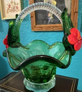GREEN HAND BLOWN ART GLASS & FLORAL BASKET W/RED PETAL ACCENTS VTG - Picture 1 of 6