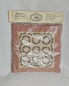 Vintage Alice's Cottage Decor Hagerstown MD Spiced Hot Pad Handmade Rose Wreaths - Picture 1 of 2