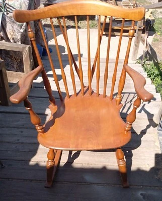 Balancín/mecedora de arce de Baumritter Foto 1 de 4