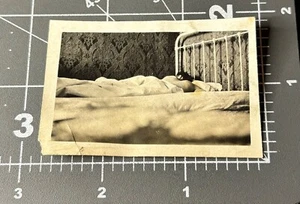1910s Shirtless Man In Bed SLEEPING Wallpaper Unusual Antique Gay Snapshot PHOTO - Picture 1 of 3