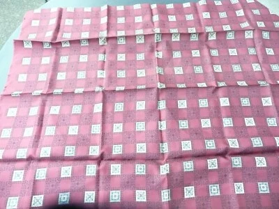 TISSU ancien  vintage en soie  pour patchwork couture ou autre - Photo 1/4