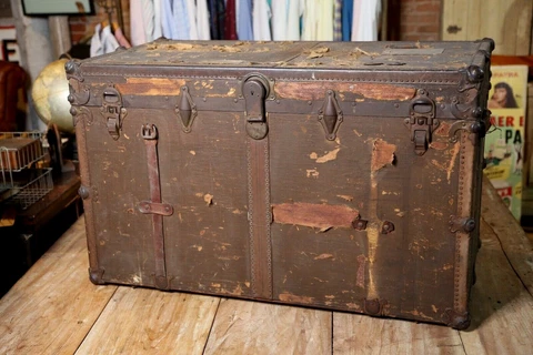 Antique Steamer Trunk Chest WARDROBE COFFEE TABLE MILITARY BOX Luggage Cover