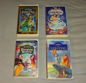 4x DISNEY Masterpiece Collection CINDERELLA Peter Pan LION KING Dornröschen TOP - Bild 1 von 3
