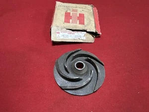 NOS INTERNATIONAL TRUCK WATER PUMP IMPELLER 215604R2 - Foto 1 di 3