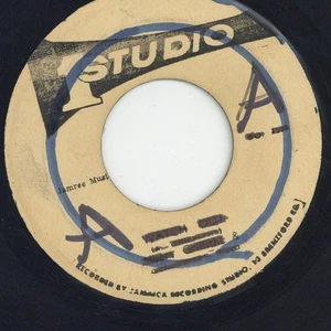 " WATCH OUT." the gladiators. STUDIO ONE 7in 1974. - Picture 1 of 2