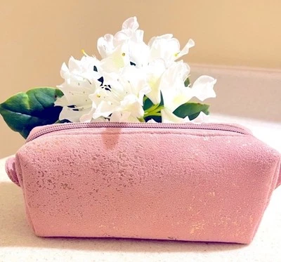 Elegante bolsa de almacenamiento pequeña de gamuza rosa para cosméticos, suministros o electrónica Foto 1 de 4