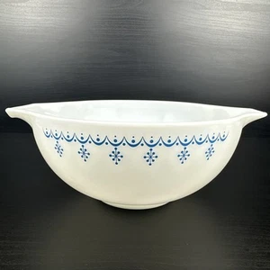 PYREX Blue Garland Snowflake Cinderella Nesting Mixing Bowl 2.5 Qt 443 Vintage - Picture 1 of 13
