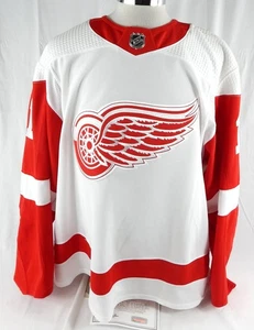 2021-22 Detroit Red Wings Filip Zadina #11 Juego Usado Blanco Jersey Set 2 56 147 - Imagen 1 de 12