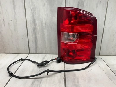 Luz trasera derecha OEM 2007-2013 Chevy Silverado 1500 2500 3500 con arnés #25958483 Foto 1 de 4