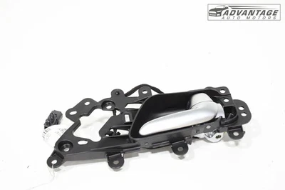 Chrysler Pacifica 2017-2025 panel de puerta frontal derecho manija interior OEM Foto 1 de 4