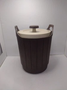 Vintage Rubbermaid #2478 Insulated Ice Bucket Faux Wood Barrel Nice! Rare Find  - Picture 1 of 11