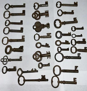 Antique Skeleton Key Lot of 30 Barrel Keys Steampunk Vintage - Picture 1 of 12