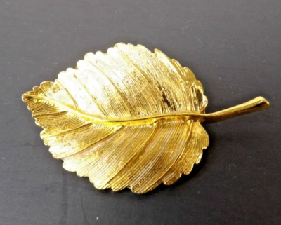 Anne Klein Brooch Gold Tone Leaf Vintage Signed AK Pin Approx 1.25 x 2.25” - Image 1 of 4