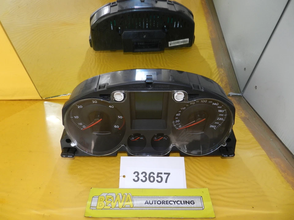 Tacho        VW Passat 3C5 2,0 TDI Kombi           3C0920871       Nr.33657 - Bild 1 von 1