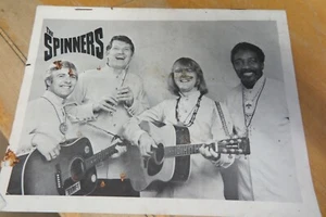 THE SPINNERS CONCERT PROGRAMME 1975. - Picture 1 of 3