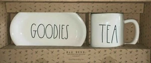 Rae Dunn Becher Set GOODIES ovaler Teller und TEETASSE Tasse Geschenkset LL NEU IM KARTON - Bild 1 von 4