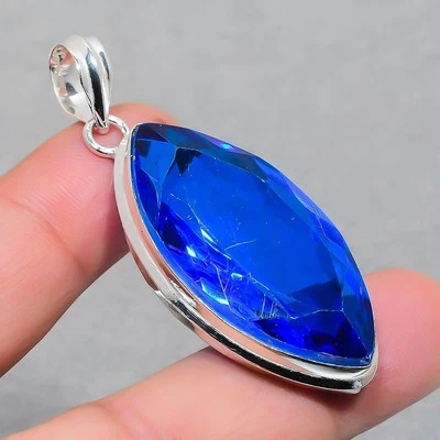 Colgante hecho a mano de piedras preciosas de cuarzo facetado de tanzanita con forma de marquesa de 2,30" Foto 1 de 4