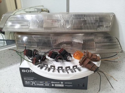 93 TO 96 LINCOLN MARK VIII  VERY NICE PAIR OF HALOGEN HEADLIGHTS - Image 1 of 4