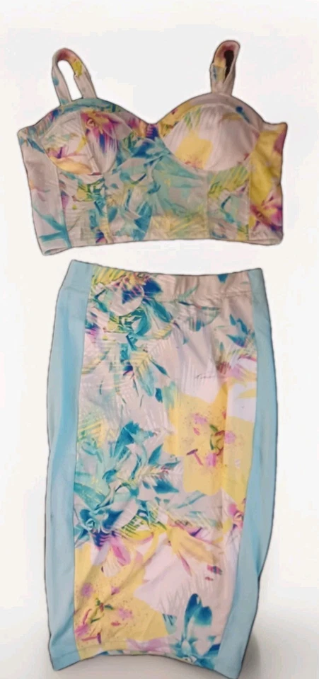 Nicki Minaj Bodycon Falda (XS) y Bralette Top (XL) Conjunto Floral Lápiz Elástico XS  Foto 1 de 1