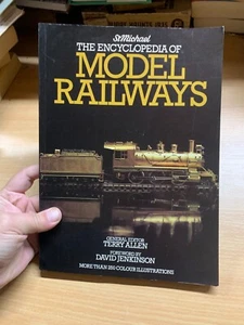 1981 "THE ENCYCLOPEDIA OF MODEL RAILWAYS" LARGE ILLUSTRATED PAPERBACK BOOK (P5) - Picture 1 of 17