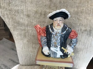 VINTAGE KING HENRY Vlll FIGURAL CERAMIC TEAPOT  HAND PAINTED EUC - Picture 1 of 7