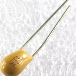 20PCS Condensatore al Tantalio 2.54MM DIP 25V 10UF 106 NUOVO - Foto 1 di 1