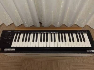 Roland A-500 MIDI Keyboard Controller 49 Keys Black W/Cable - Picture 1 of 2