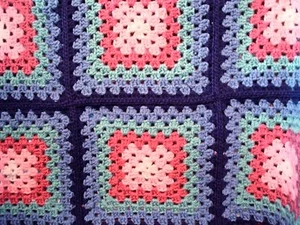 Handarbeit Häkeldecke Afghan Rosa Blau - Bild 1 von 4