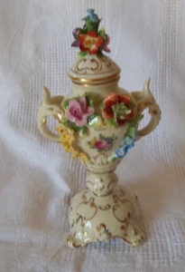 "Antiguas urnas de porcelana floral alemanas clásicas de Dresde de 6" - Imagen 1 de 12