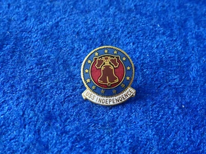 A28-34) US Pin Badge Abzeichen Crest US Navy USS Independence - Picture 1 of 2