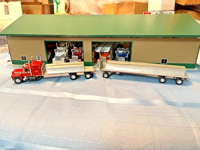 DCP / FG Mack R Sleeper - 定制 1 Off Steel Truck 带 45 英尺拖车及装载 — 第 1/4 张图片