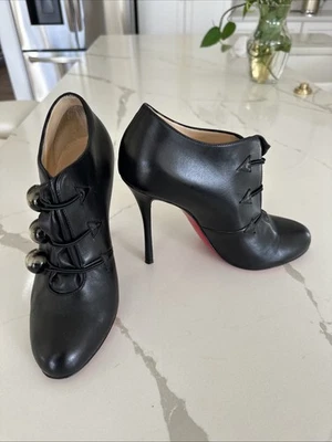 Botines Christian Louboutin Botón Cuero Tacón Alto Talla 38 Foto 1 de 4