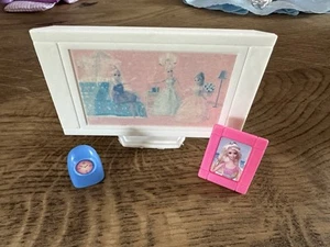 Barbie Tv / Television Picture & Clock For Barbie Doll Play House Accessories - Picture 1 of 2