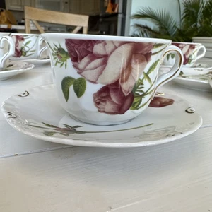 Vintage Beautiful Versage Fine Porcelain Tea Cup &saucers 6 Total - Picture 1 of 7