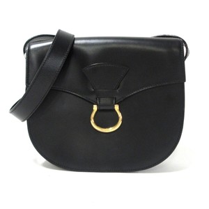 black leather crossbody bolsa with gold hardware