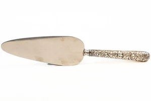 Repousse Stil Floral STERLINGSILBER GRIFF Kuchenheber (BILCHE) - Bild 1 von 8