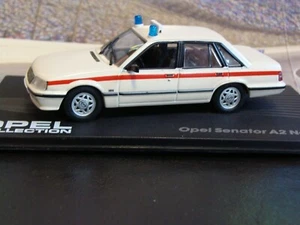 Opel Senator A2 / modellino auto medico di emergenza in vetrina Opel Collection 1:43 - Foto 1 di 10