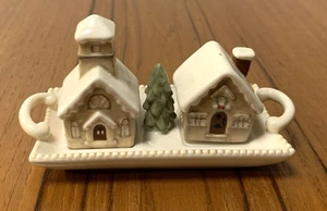 Saleros y pimenteros de cerámica para carretera de pastizales pequeños en bandeja casa e iglesia en muy buena condición - Imagen 1 de 5