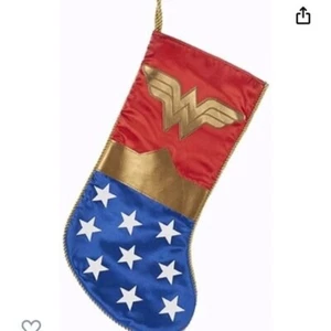 Kurt Adler Wonder Woman Weihnachtsstrumpf mit Logo-Applikation, 19 Zoll - Bild 1 von 3