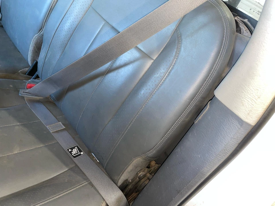 2007 Dodge Ram 3500 Driver LH Left Gray Rear Seat Belt Retractor Foto 1 de 1