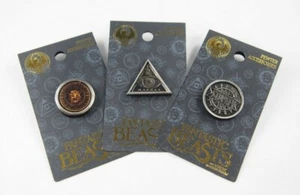 Harry Potter Animales Fantásticos Peltre Pin Set de 3 Estupefy Bestia Cara Malvado Ojo - Imagen 1 de 10
