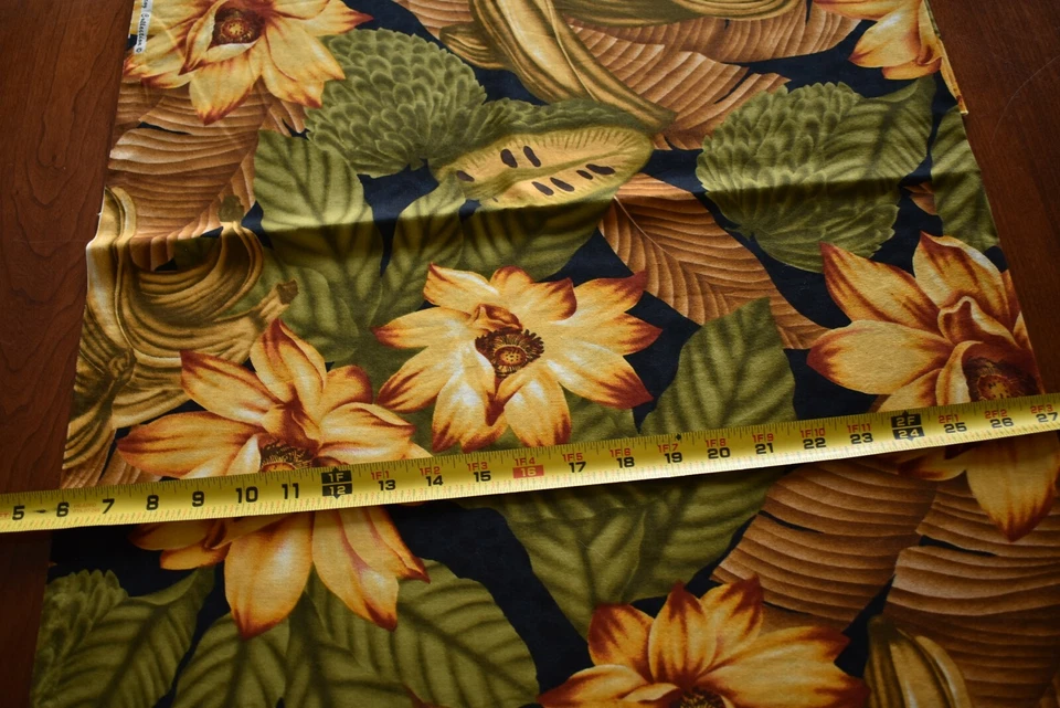 Por 1/2 yarda, Vintage, Grande Dorado y Olivo Floral Edredón Algodón/Alexander Henry N6347 Foto 1 de 4