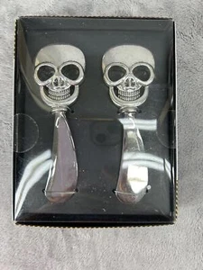 Set Of 2 Skull Spreader Halloween Kitchen Accessories Skeleton Butter Knifes - Picture 1 of 3