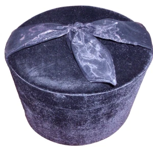 Bon Marche Oval Black Velvet Trinket Stash Decorative Box with Lid Classic 8.5x7 - Picture 1 of 8