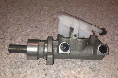 Cilindro maestro de freno con depósito para Ford Focus 2000 2001-2008 MC 630268 Foto 1 de 4