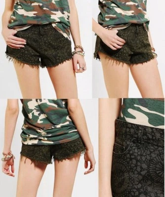 Jean BDG tiro bajo suelto lavado corte floral deshilachado corto verde 24   Foto 1 de 4