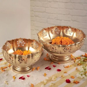 Set of 2 Urli Bowl with Stand (Iron, 30.4 cm x 17.8 cm & 25.4 cm x 15.2 cm) - Picture 1 of 7