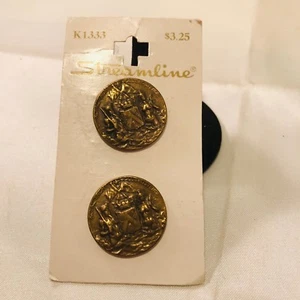 VINTAGE LOT OF 2 MADE IN ITALY OX GOLD SHIELD FLAG ROYALTY PICTURE BUTTONS  - Picture 1 of 3